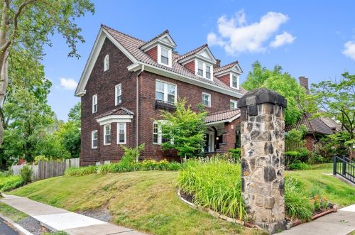 5801 Wayne Rd, Pittsburgh, PA 15206-2109