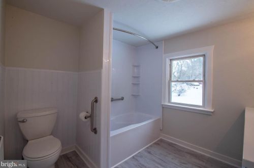 1580 Trolley Rd, Hanover PA  17331-6824 exterior