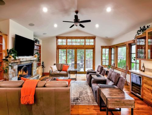 11082 Meek Ct, Truckee CA  96161-2979 exterior