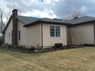 31 Walker Ln, Glens Falls, NY 12804-1422