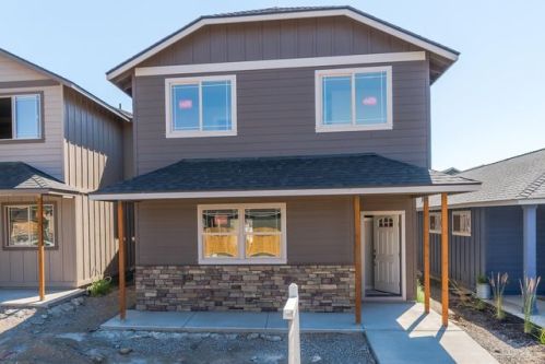 190 30 St, Eagle Crest OR  exterior