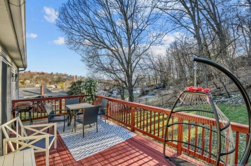 20 Sabrina Ln, Crotonville NY  10562-3456 exterior