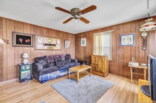 186 Margherita Lawn, Stratford CT  06615-7546 exterior