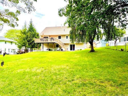 1 Parkside Dr, Airmont NY  10901-7601 exterior