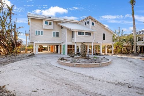 1320 Seaspray Ln, Sanibel FL  33957-2619 exterior