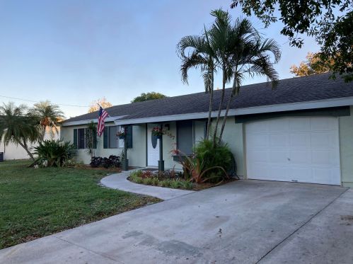 2157 Holland St, Fort Pierce, FL 34952-4827