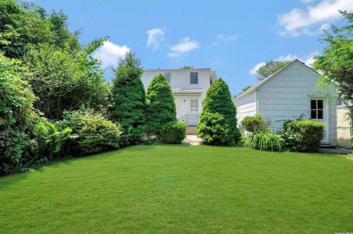 608 6th St, Elwood NY  11731-2326 exterior
