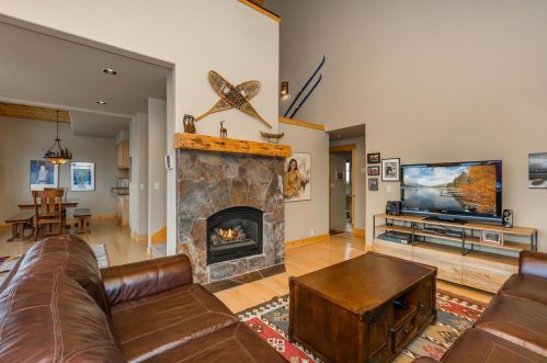 14290 Ski Slope Way, Truckee CA  96161-7009 exterior