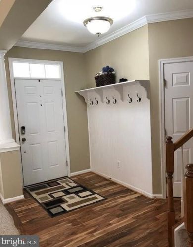 9035 Woodpecker Ct, Gainesville, VA 20155-5891