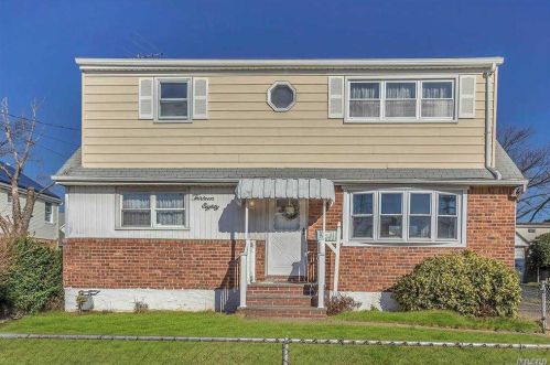 1380 Surprise St, Floral Park, NY 11003-2536