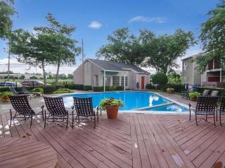 5915 Flintlock Rd, Houston TX  77040-5131 exterior