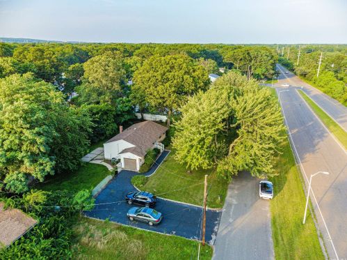 11 Garden St, Holtsville NY  11742-1408 exterior