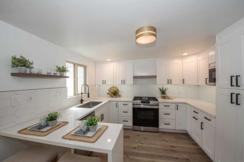 1704 Ebers St, San Diego CA  92107-3504 exterior