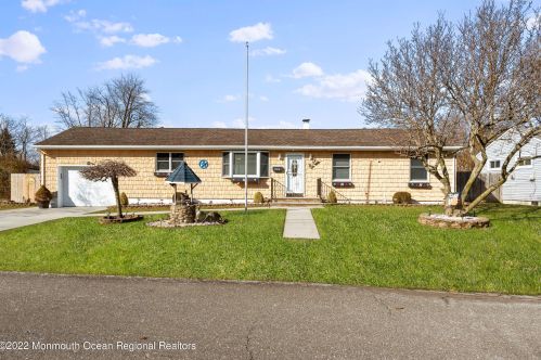 254 Leswing Dr, Bricktown, NJ 08723-6871