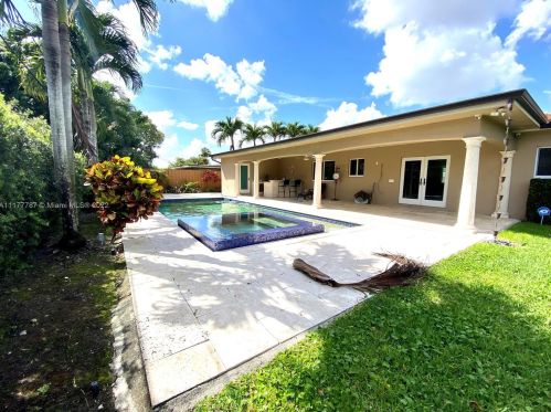 5750 112 Ter, Hialeah FL  33012-2573 exterior