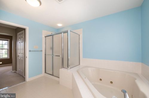 5027 Woodgate Ln, Collegeville PA  19426-3365 exterior