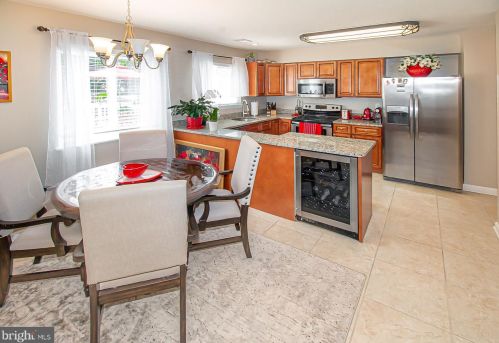 1564 Goldenrain Ct, Herndon VA  20190-4036 exterior