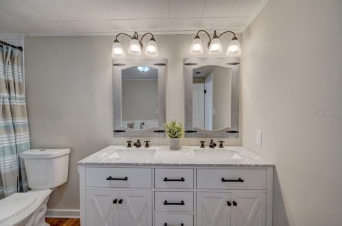 86 Anclote Rd, Tarpon Springs FL  34689-0070 exterior