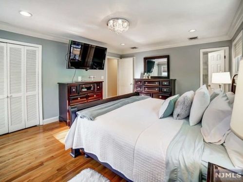 550 Franklin Ave, Franklin Lakes NJ  07417-2512 exterior