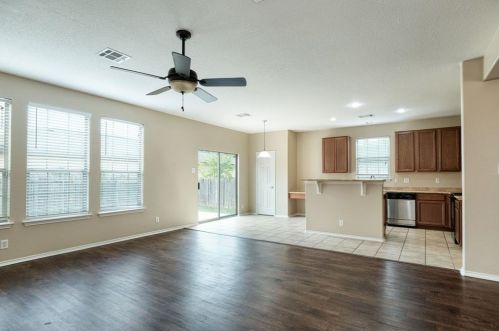 121 Tower Dr, Uhland TX  78640-6053 exterior