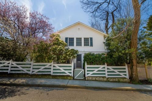 31 Bowery St, Middletown RI  02840-3560 exterior