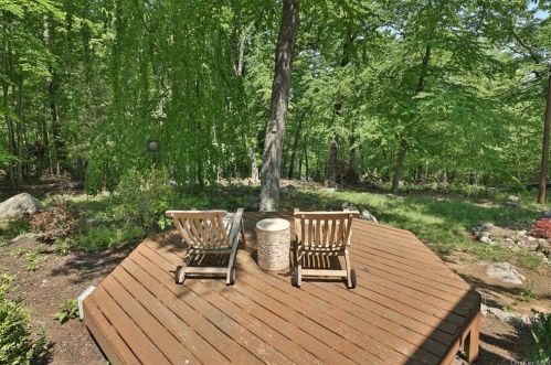 12 Fawn Hl Rd, Tuxedo Park NY  10987-3531 exterior