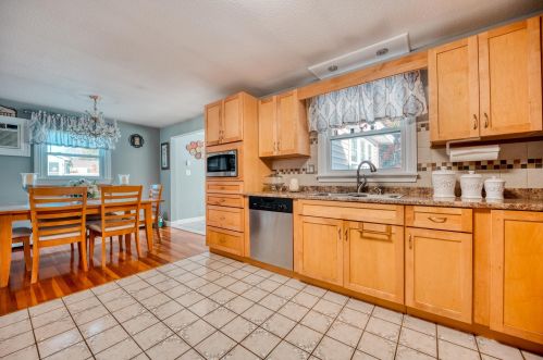 41 Carol Ave, Salem NH  03079-4466 exterior