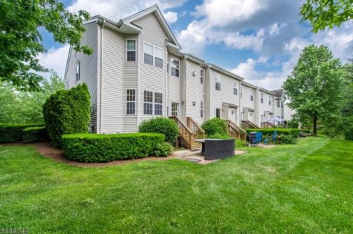 590 Hartford Dr, Nutley, NJ 07110-3948