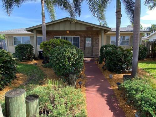2608 Meadow Rd, West Palm Beach, FL 33406-7766