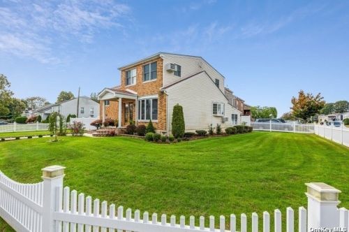 26 Romscho St, Bethpage, NY 11714-4629