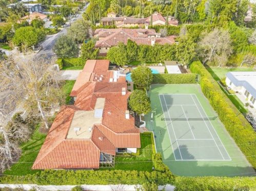 5242 Amestoy Ave, Van Nuys CA 91406-2112 exterior