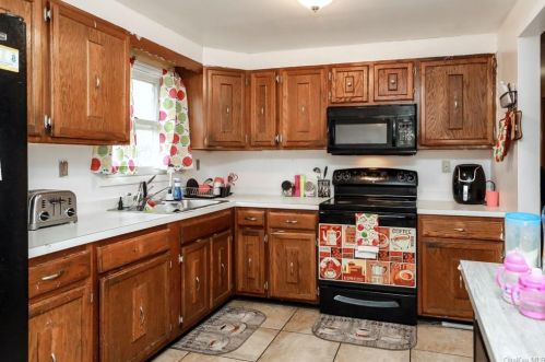 14 Oak Ln, Middletown NY  10940-6914 exterior