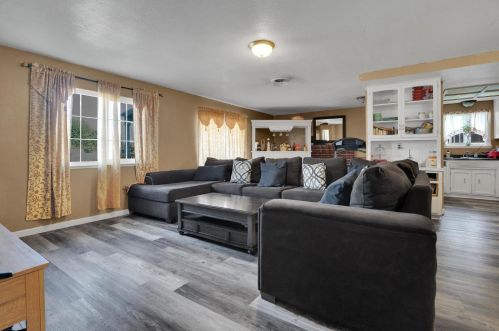 1633 Crowell St, Livingston CA  95334-1854 exterior