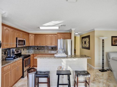 1282 192 Ave, Hollywood FL 33029-5823 exterior