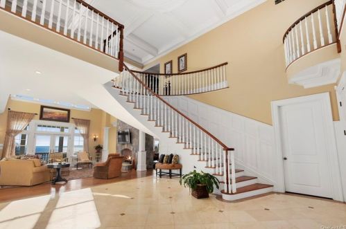 8 Hilltop Dr, Rye Brook NY  10573-5308 exterior