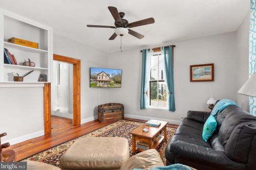 284 Massanutten St, Strasburg VA  22657-2301 exterior