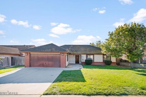 614 Daniel Dr, Santa Maria, CA 93454-7867