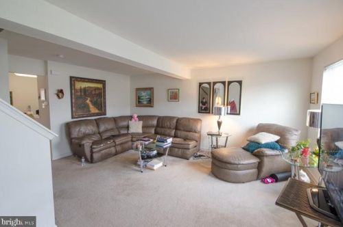 7851 Red Hawk Ct, Breinigsville, PA 18031-1660