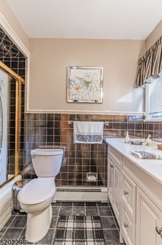 262 Overmount Ave, West Paterson NJ  07424-3284 exterior