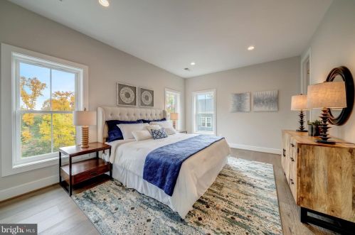 6580 Brooks Pl, Falls Church VA  22044-1105 exterior