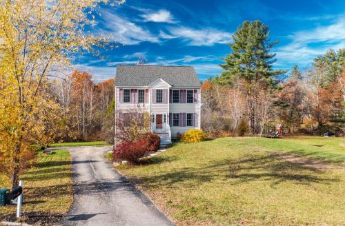 13 Squire Dr, Somersworth, NH 03878-2826