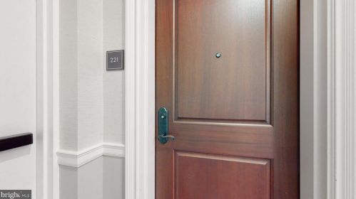 221 Victoria Mews, Princeton NJ  08542-3748 exterior