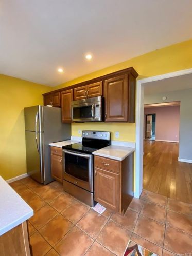 12 5 Star Dr, Marlborough, NY 12542-5650