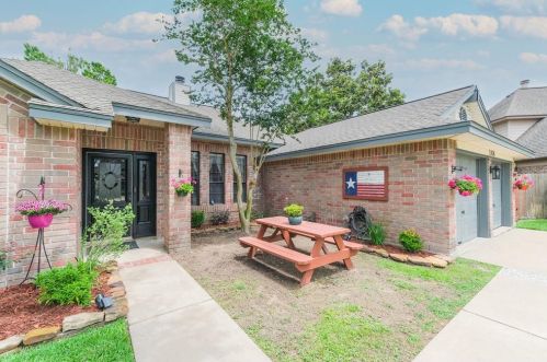 2474 Woodbury St, Pearland, TX 77584-4829