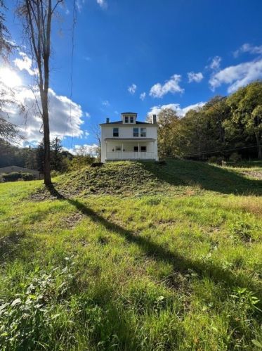 3506 Conway Wallrose Rd, Sewickley, PA 15143-9690