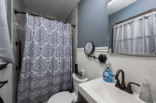 35 Montfort Rd, New Hamburg NY  12590-3520 exterior