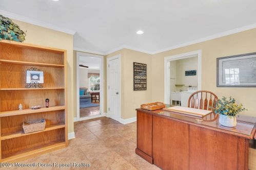 33 Pelican Rd, Middletown NJ  07748-3237 exterior