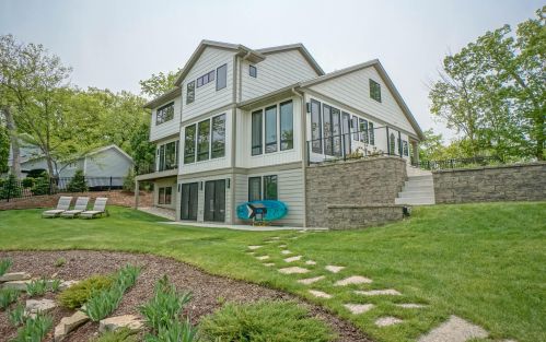 34546 Valley Rd, Oconomowoc, WI 53066-4525
