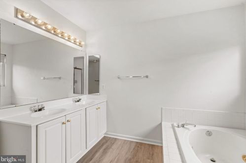 6975 Manahoac Pl, Gainesville VA  20155-1638 exterior