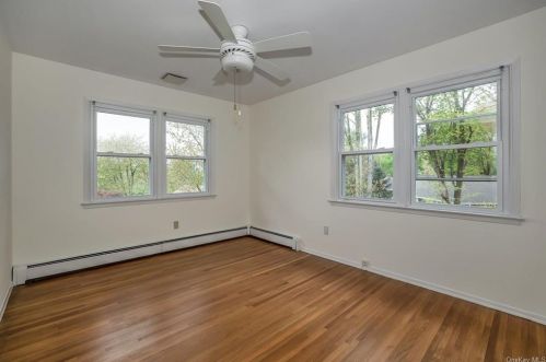 4 Eunice Ln, Thornwood NY  10594-1901 exterior